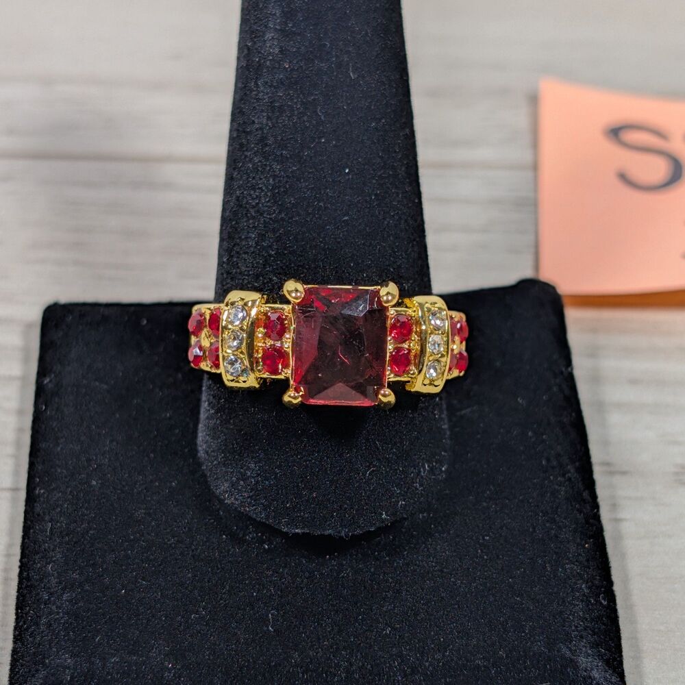 Gold Tone Ring Size 11 Red Stone Square Cut Rhinestone Accent
